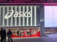 智彩LED顯示屏助力ASICS亞瑟士重慶大融城店“龍”重登場！