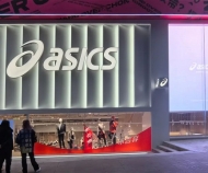 智彩LED顯示屏助力ASICS亞瑟士重慶大融城店“龍”重登場！